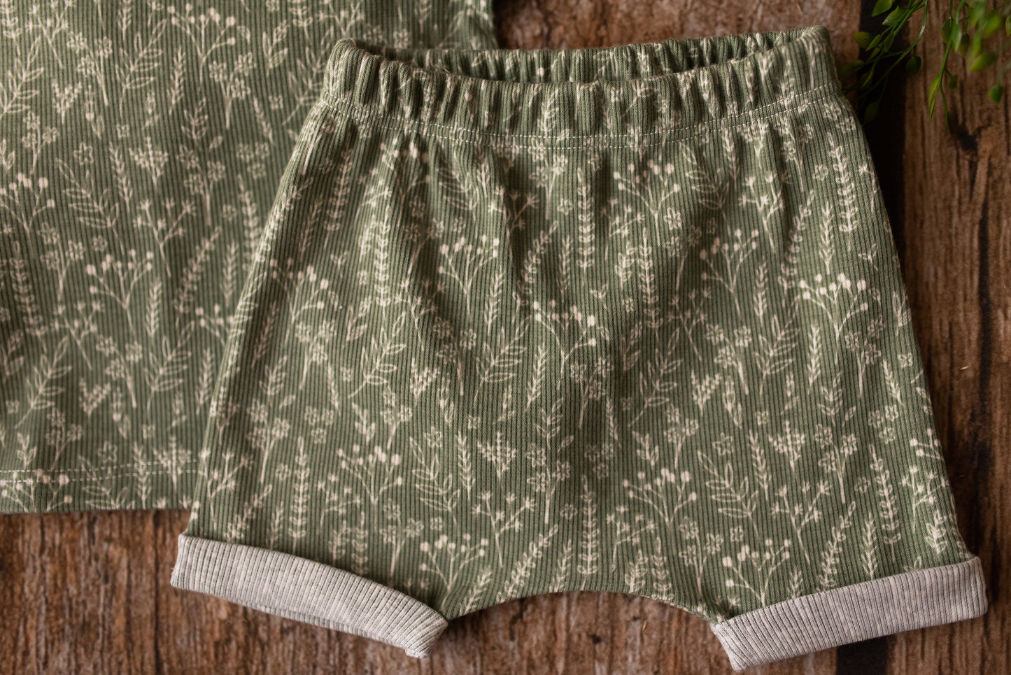 Green Ditsy T-Shirt & Harem Shorts Set